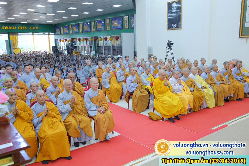 hinh-anh-cong-tu-chu-nhat-ngay-23-06-2019-chua-quan-the-am-duc-trong-lam-dong-19.jpg