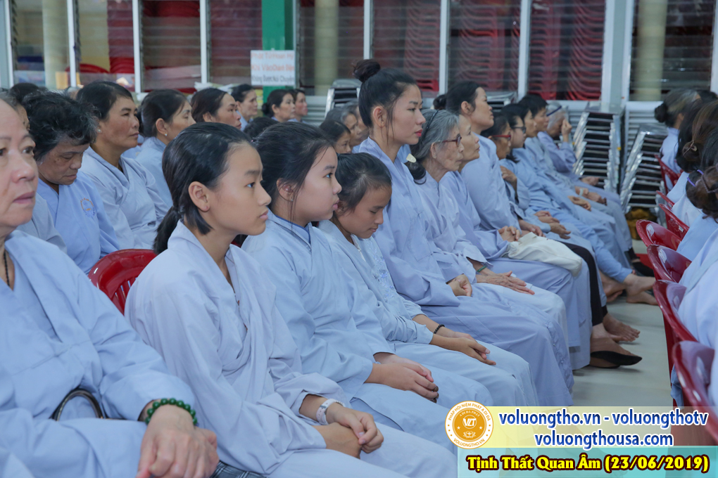 hinh-anh-cong-tu-chu-nhat-ngay-23-06-2019-chua-quan-the-am-duc-trong-lam-dong-21.jpg