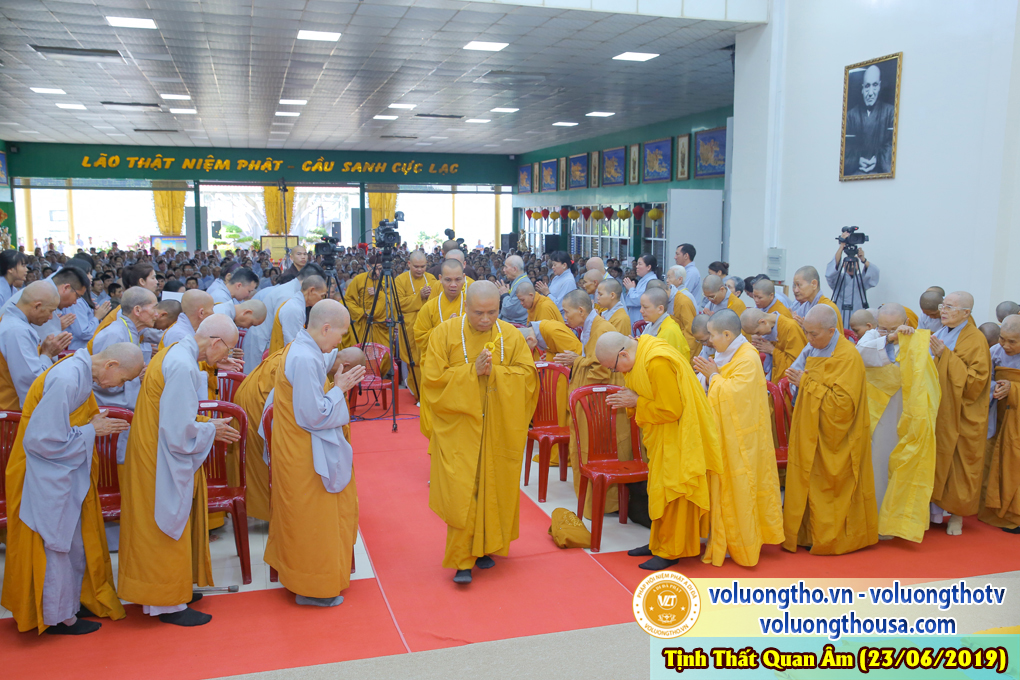 hinh-anh-cong-tu-chu-nhat-ngay-23-06-2019-chua-quan-the-am-duc-trong-lam-dong-23.jpg