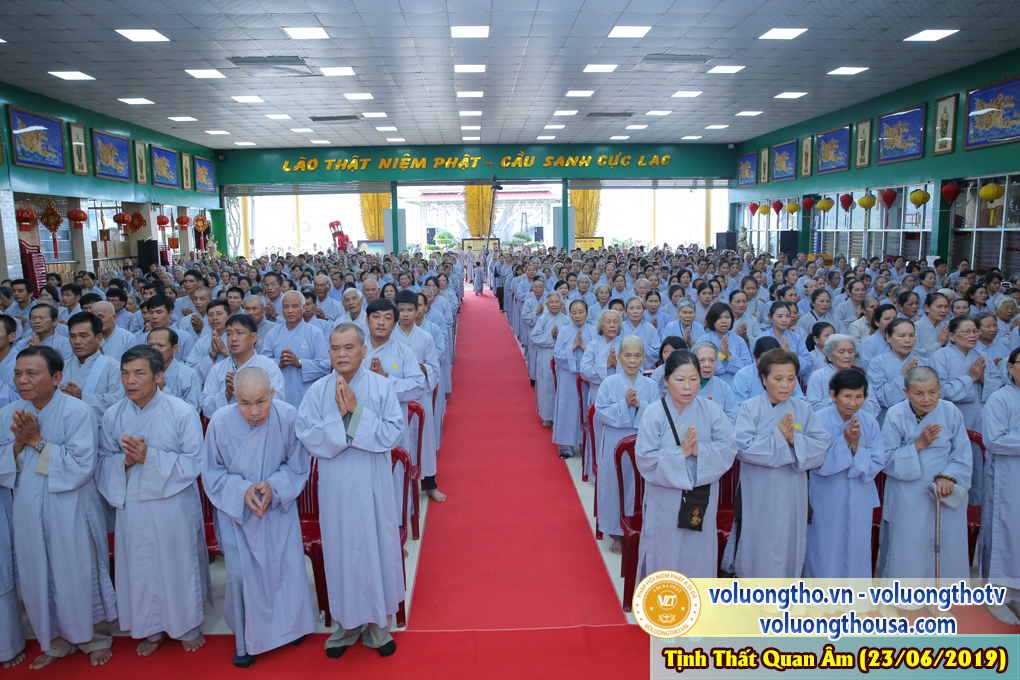 hinh-anh-cong-tu-chu-nhat-ngay-23-06-2019-chua-quan-the-am-duc-trong-lam-dong-3.jpg