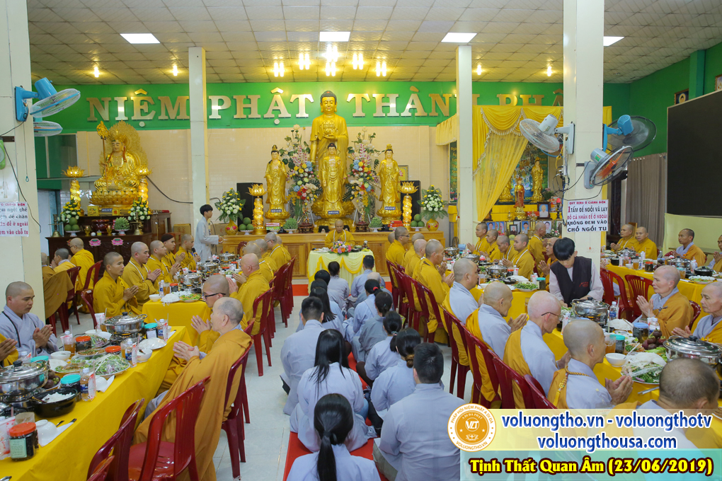 hinh-anh-cong-tu-chu-nhat-ngay-23-06-2019-chua-quan-the-am-duc-trong-lam-dong-31.jpg