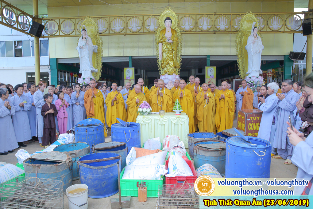 hinh-anh-cong-tu-chu-nhat-ngay-23-06-2019-chua-quan-the-am-duc-trong-lam-dong-32.jpg