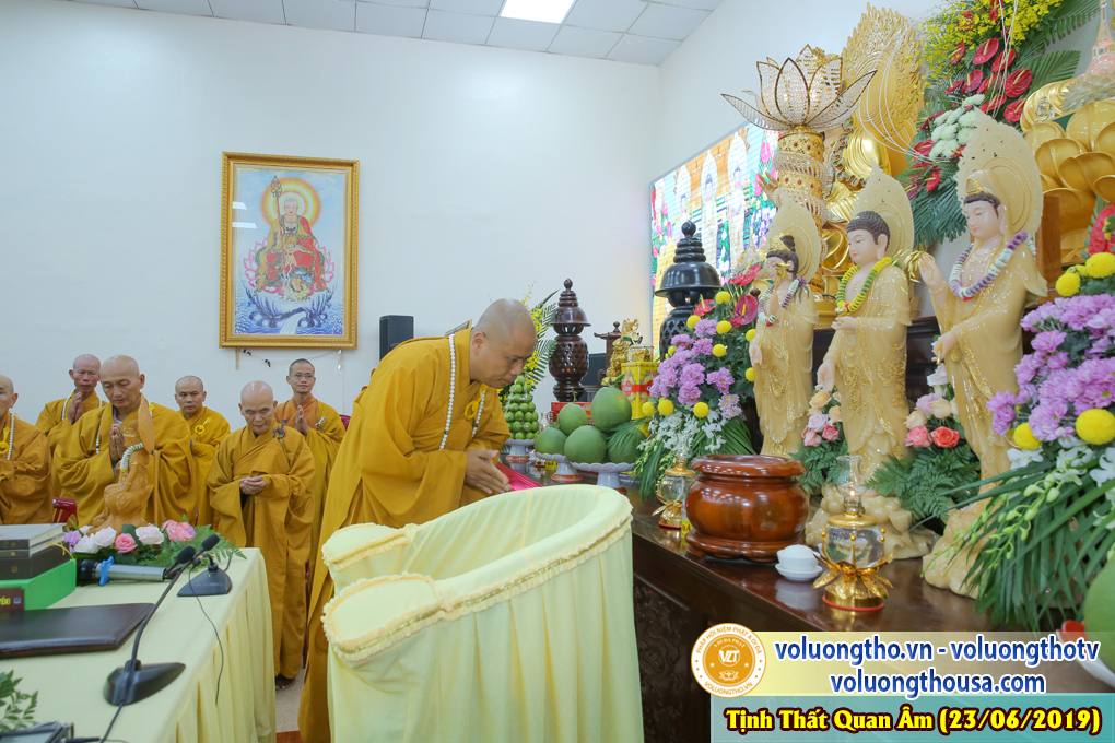 hinh-anh-cong-tu-chu-nhat-ngay-23-06-2019-chua-quan-the-am-duc-trong-lam-dong-35.jpg