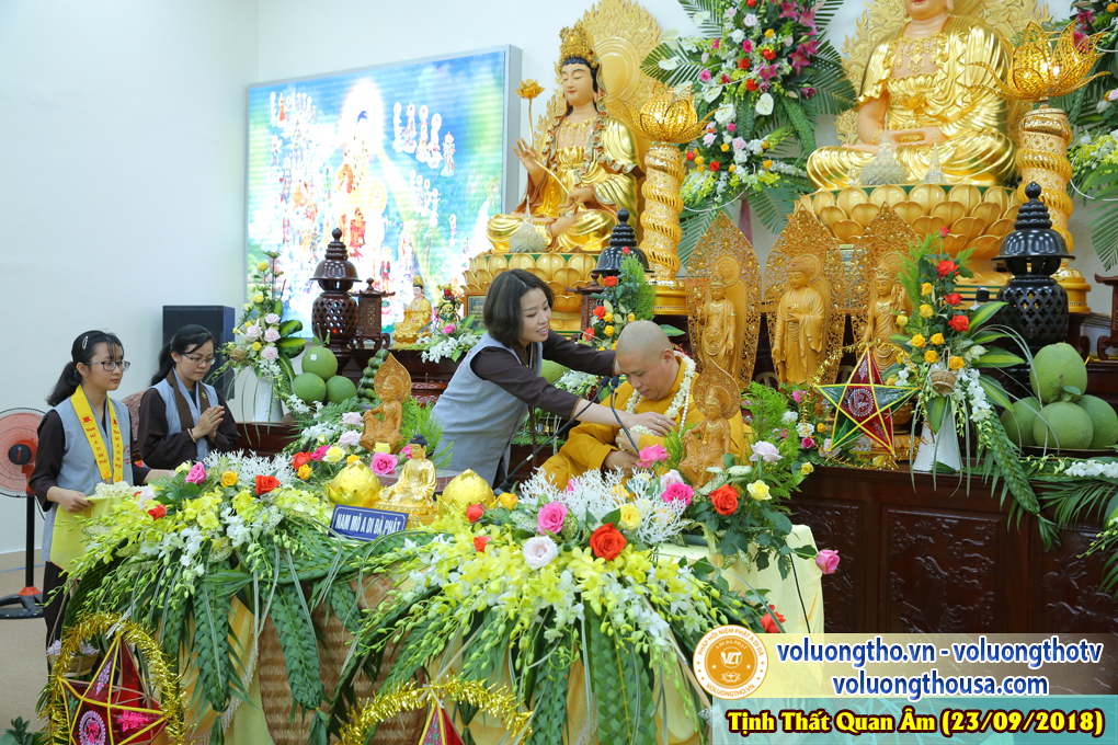 hinh-anh-cong-tu-chu-nhat-ngay-23-09-2018-chua-quan-the-am-duc-trong-lam-dong-14.jpg