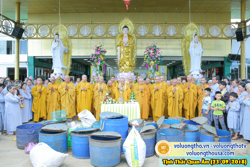 hinh-anh-cong-tu-chu-nhat-ngay-23-09-2018-chua-quan-the-am-duc-trong-lam-dong-20.jpg