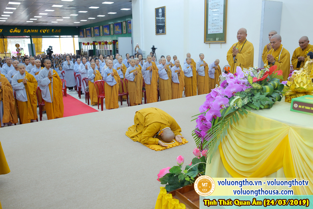 hinh-anh-cong-tu-chu-nhat-ngay-24-03-2019-chua-quan-the-am-duc-trong-lam-dong-2.jpg