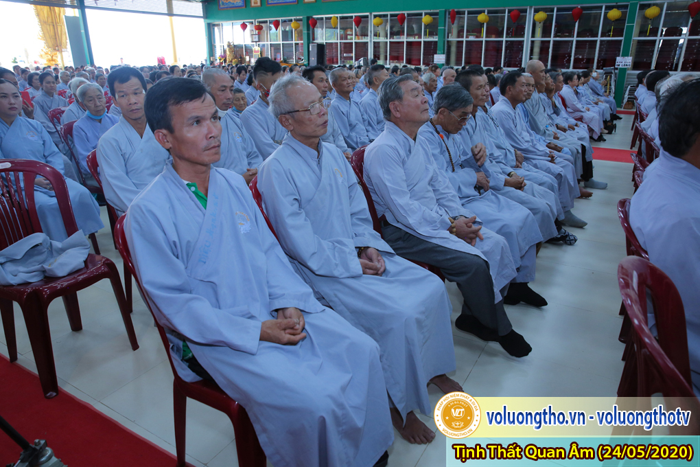 hinh-anh-cong-tu-chu-nhat-ngay-24-05-2020-chua-quan-the-am-duc-trong-lam-dong-13.jpg