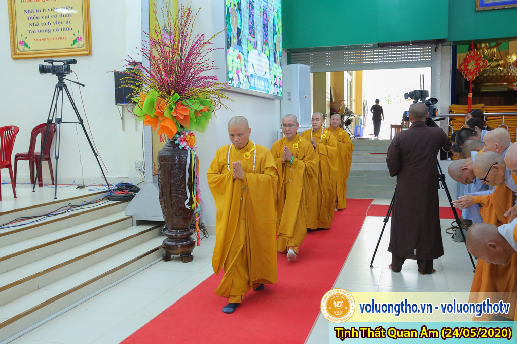 hinh-anh-cong-tu-chu-nhat-ngay-24-05-2020-chua-quan-the-am-duc-trong-lam-dong-23.jpg