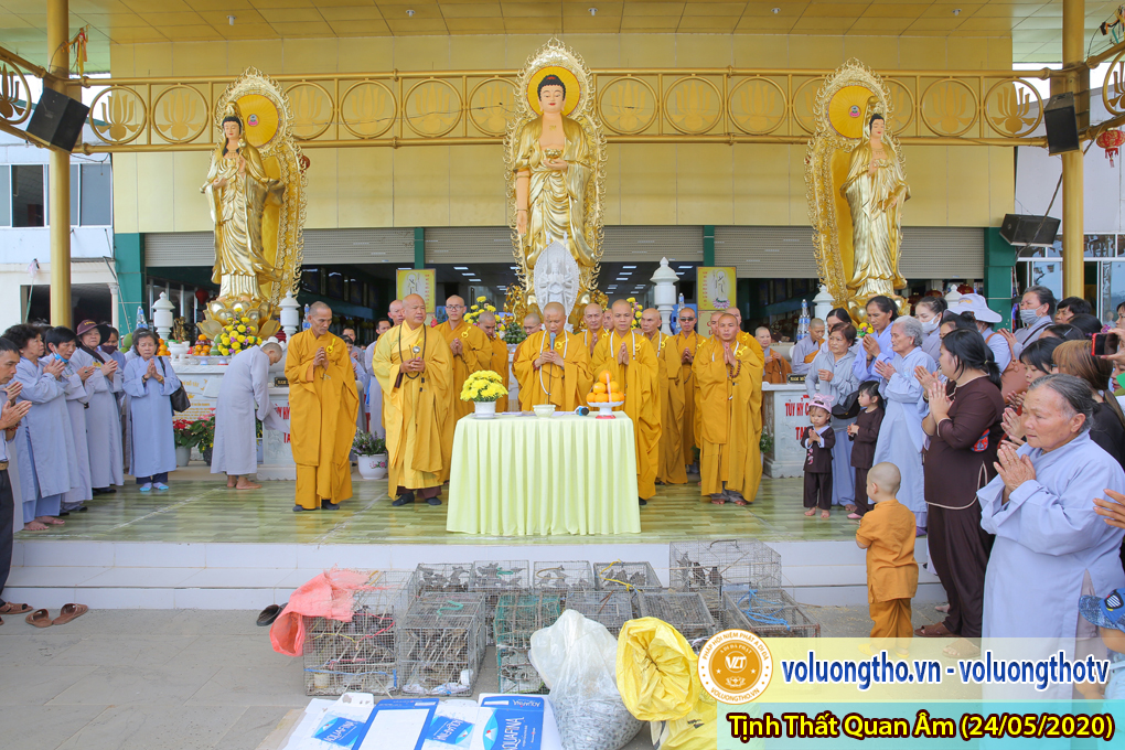 hinh-anh-cong-tu-chu-nhat-ngay-24-05-2020-chua-quan-the-am-duc-trong-lam-dong-25.jpg