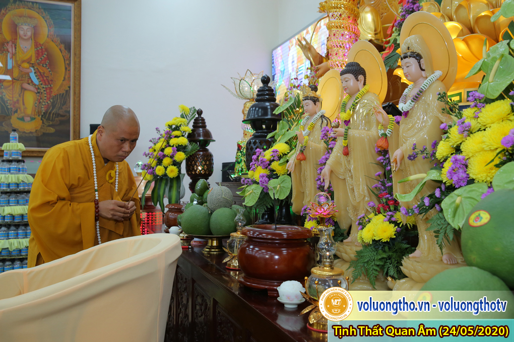 hinh-anh-cong-tu-chu-nhat-ngay-24-05-2020-chua-quan-the-am-duc-trong-lam-dong-31.jpg