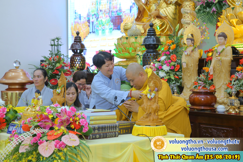 hinh-anh-cong-tu-chu-nhat-ngay-25-08-2019-chua-quan-the-am-duc-trong-lam-dong-11.jpg