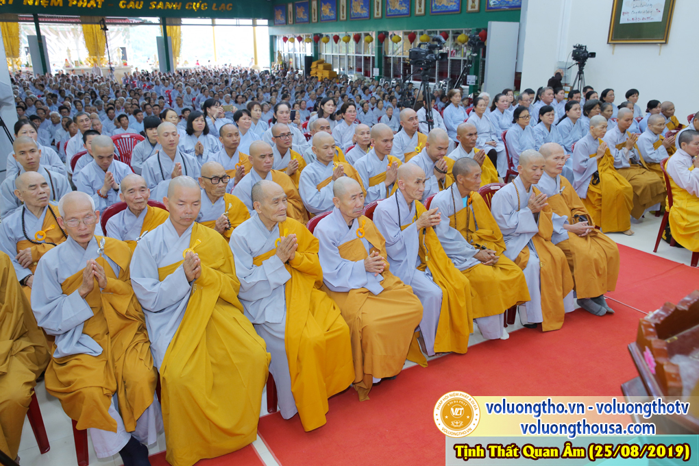 hinh-anh-cong-tu-chu-nhat-ngay-25-08-2019-chua-quan-the-am-duc-trong-lam-dong-16.jpg