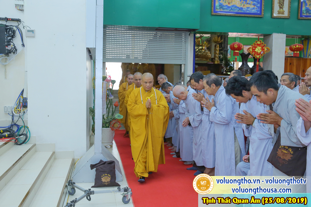 hinh-anh-cong-tu-chu-nhat-ngay-25-08-2019-chua-quan-the-am-duc-trong-lam-dong-23.jpg