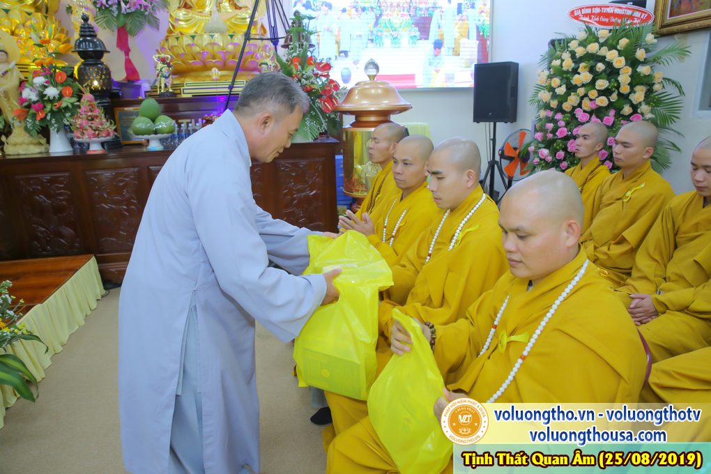 hinh-anh-cong-tu-chu-nhat-ngay-25-08-2019-chua-quan-the-am-duc-trong-lam-dong-32.jpg