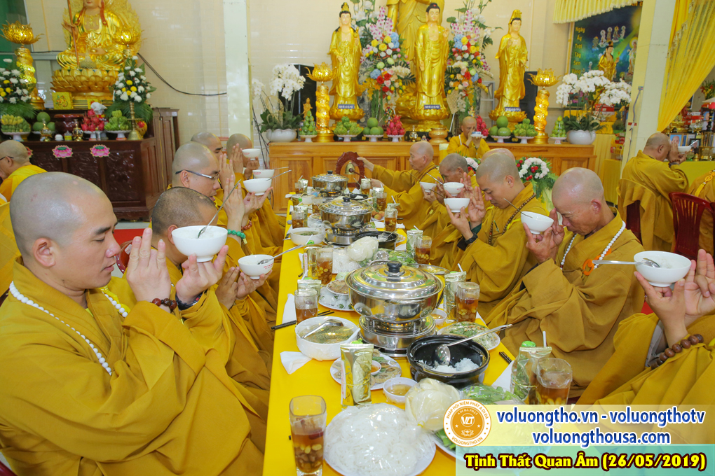 hinh-anh-cong-tu-chu-nhat-ngay-26-05-2019-chua-quan-the-am-duc-trong-lam-dong-17.jpg