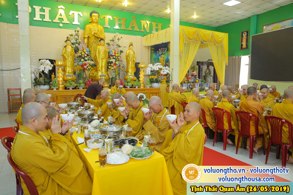 hinh-anh-cong-tu-chu-nhat-ngay-26-05-2019-chua-quan-the-am-duc-trong-lam-dong-20.jpg