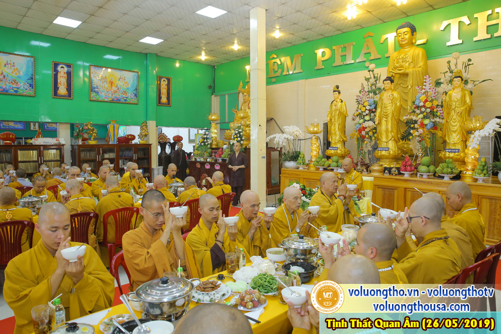 hinh-anh-cong-tu-chu-nhat-ngay-26-05-2019-chua-quan-the-am-duc-trong-lam-dong-21.jpg