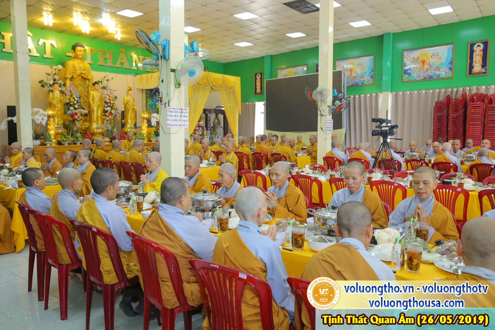 hinh-anh-cong-tu-chu-nhat-ngay-26-05-2019-chua-quan-the-am-duc-trong-lam-dong-24.jpg