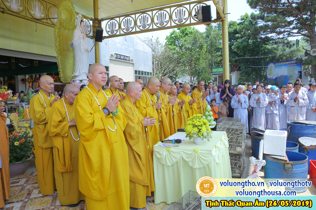 hinh-anh-cong-tu-chu-nhat-ngay-26-05-2019-chua-quan-the-am-duc-trong-lam-dong-25.jpg