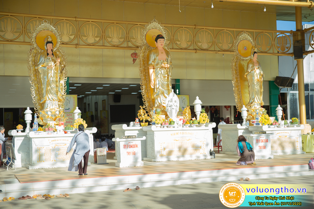 hinh-anh-cong-tu-chu-nhat-ngay-27-12-2020-chua-quan-the-am-duc-trong-lam-dong-13.jpg