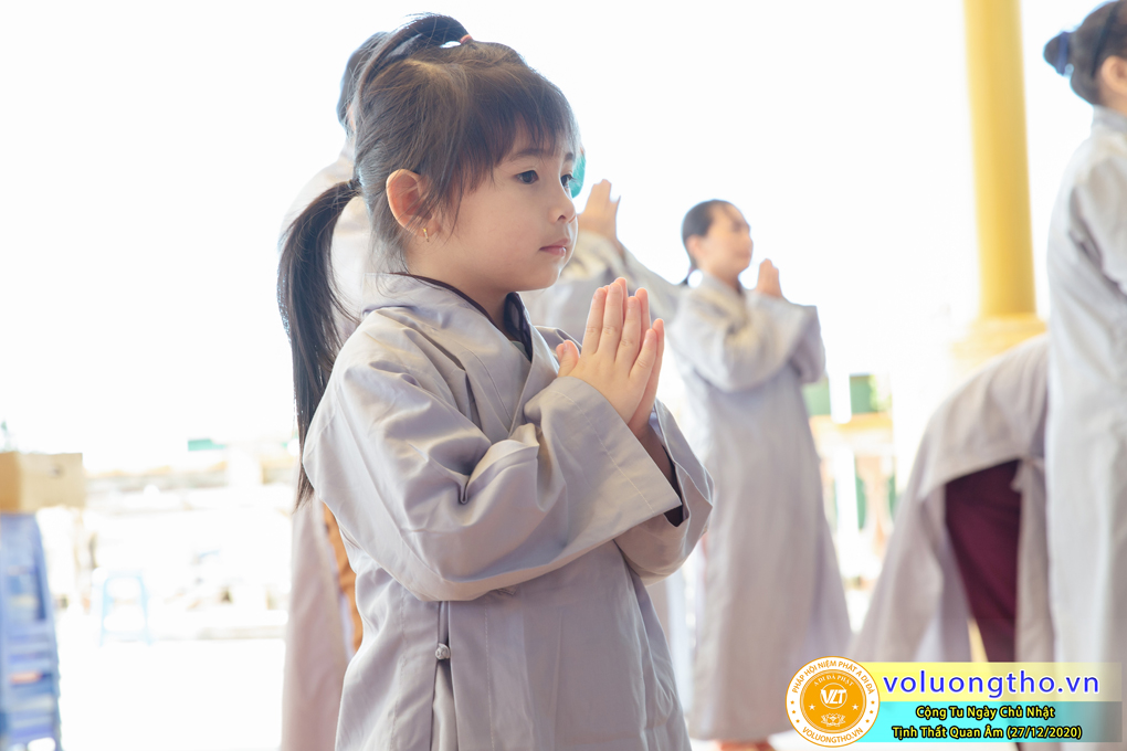 hinh-anh-cong-tu-chu-nhat-ngay-27-12-2020-chua-quan-the-am-duc-trong-lam-dong-26.jpg