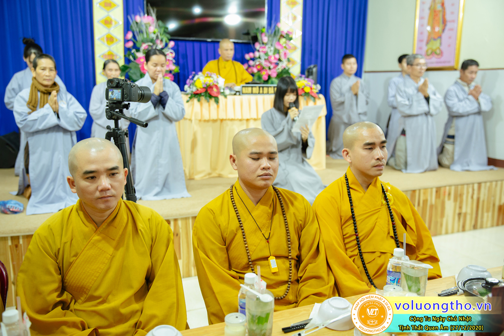 hinh-anh-cong-tu-chu-nhat-ngay-27-12-2020-chua-quan-the-am-duc-trong-lam-dong-28.jpg