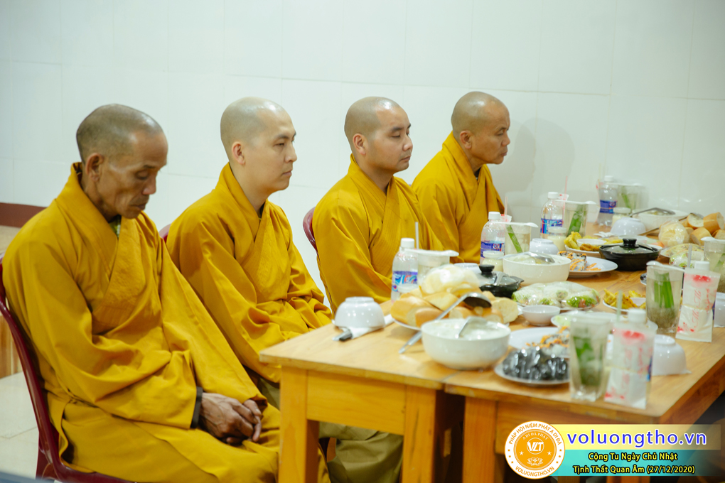hinh-anh-cong-tu-chu-nhat-ngay-27-12-2020-chua-quan-the-am-duc-trong-lam-dong-29.jpg