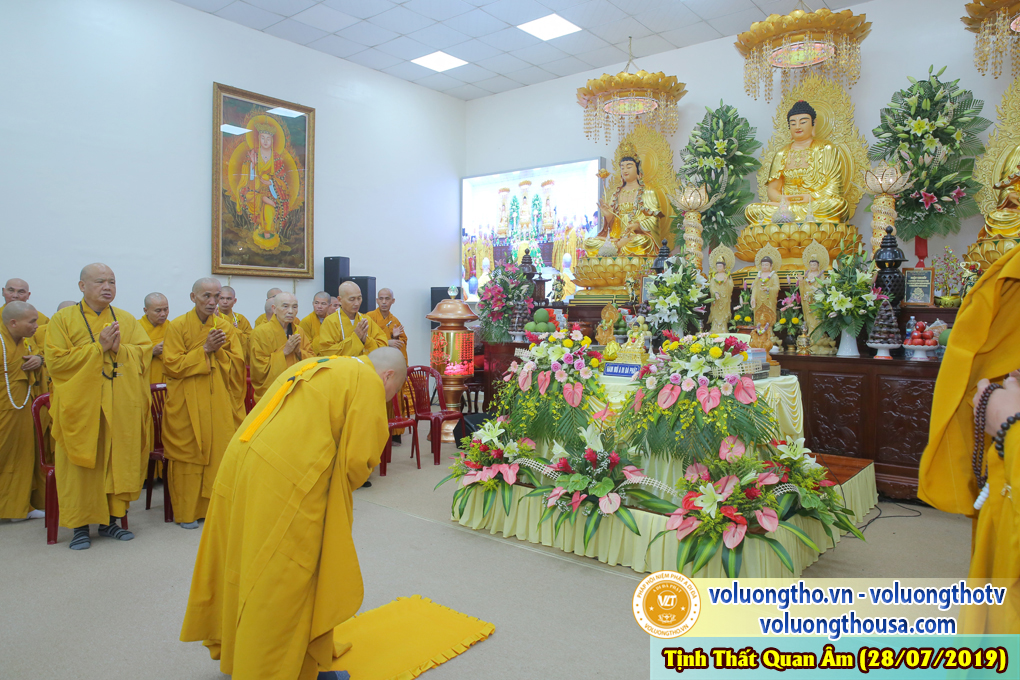 hinh-anh-cong-tu-chu-nhat-ngay-28-07-2019-chua-quan-the-am-duc-trong-lam-dong-12.jpg