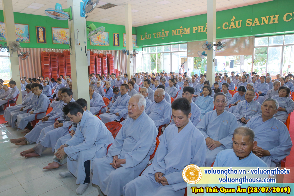 hinh-anh-cong-tu-chu-nhat-ngay-28-07-2019-chua-quan-the-am-duc-trong-lam-dong-14.jpg