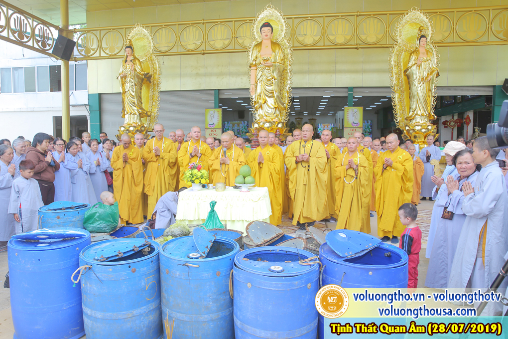 hinh-anh-cong-tu-chu-nhat-ngay-28-07-2019-chua-quan-the-am-duc-trong-lam-dong-17.jpg