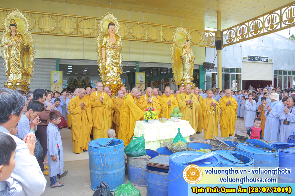 hinh-anh-cong-tu-chu-nhat-ngay-28-07-2019-chua-quan-the-am-duc-trong-lam-dong-18.jpg