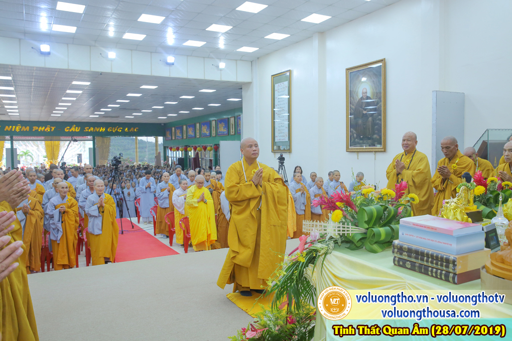 hinh-anh-cong-tu-chu-nhat-ngay-28-07-2019-chua-quan-the-am-duc-trong-lam-dong-19.jpg
