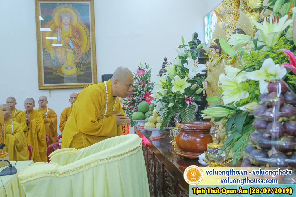 hinh-anh-cong-tu-chu-nhat-ngay-28-07-2019-chua-quan-the-am-duc-trong-lam-dong-20.jpg