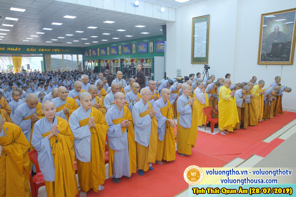 hinh-anh-cong-tu-chu-nhat-ngay-28-07-2019-chua-quan-the-am-duc-trong-lam-dong-22.jpg