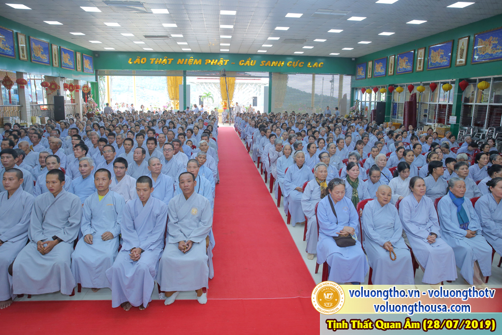 hinh-anh-cong-tu-chu-nhat-ngay-28-07-2019-chua-quan-the-am-duc-trong-lam-dong-4.jpg