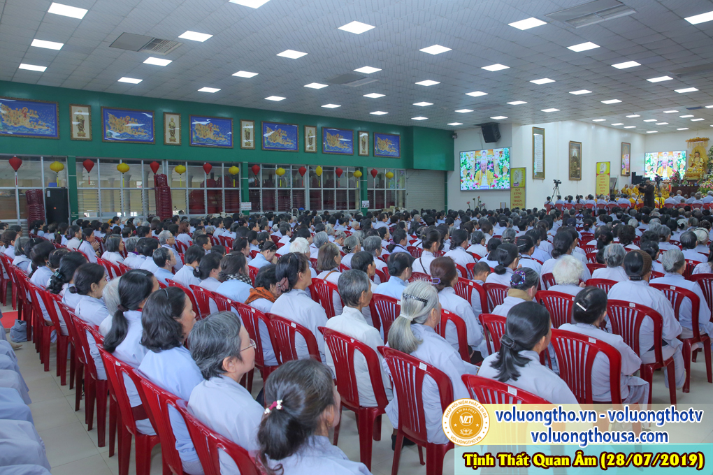 hinh-anh-cong-tu-chu-nhat-ngay-28-07-2019-chua-quan-the-am-duc-trong-lam-dong-9.jpg