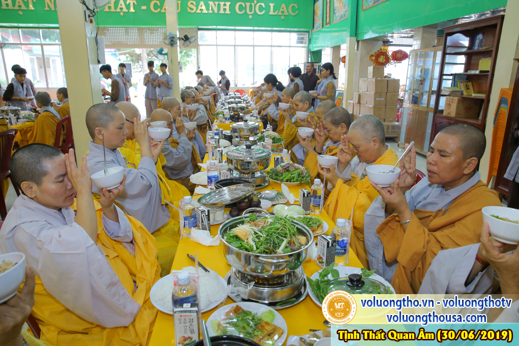 hinh-anh-cong-tu-chu-nhat-ngay-30-06-2019-chua-quan-the-am-duc-trong-lam-dong-25.jpg