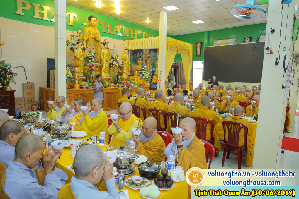 hinh-anh-cong-tu-chu-nhat-ngay-30-06-2019-chua-quan-the-am-duc-trong-lam-dong-26.jpg