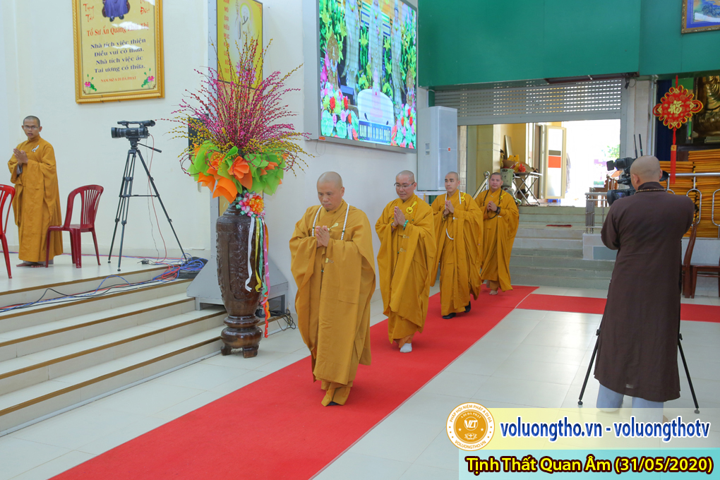 hinh-anh-cong-tu-chu-nhat-ngay-31-05-2020-chua-quan-the-am-duc-trong-lam-dong-25.jpg