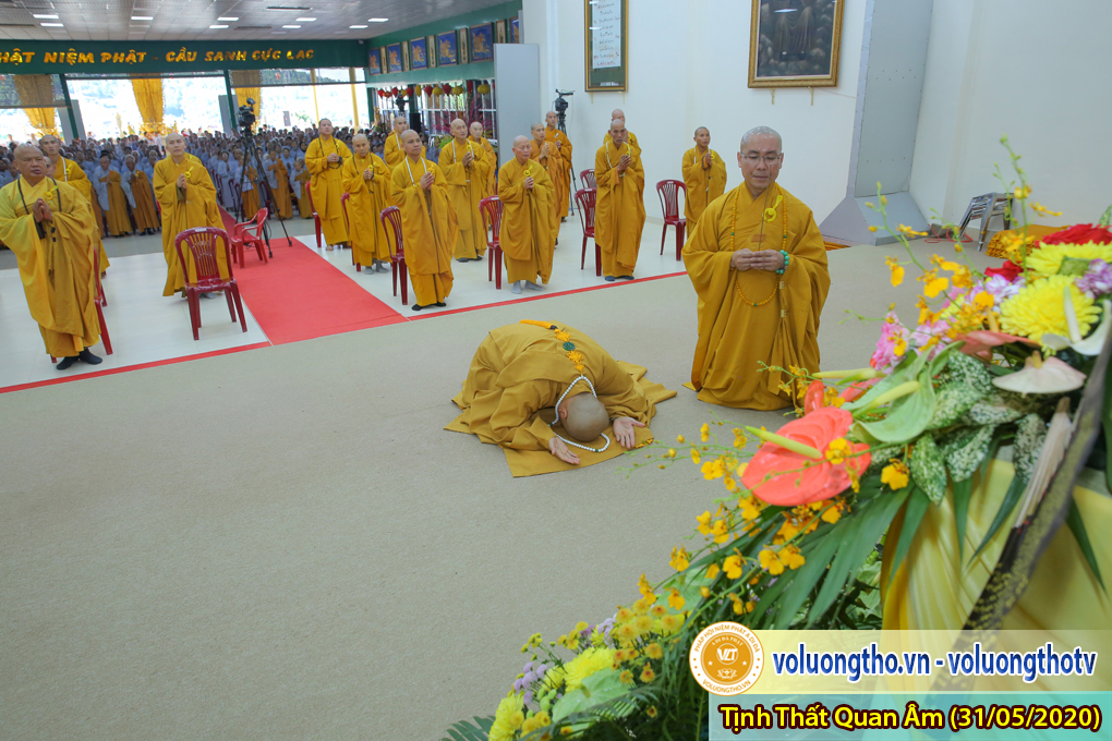 hinh-anh-cong-tu-chu-nhat-ngay-31-05-2020-chua-quan-the-am-duc-trong-lam-dong-26.jpg