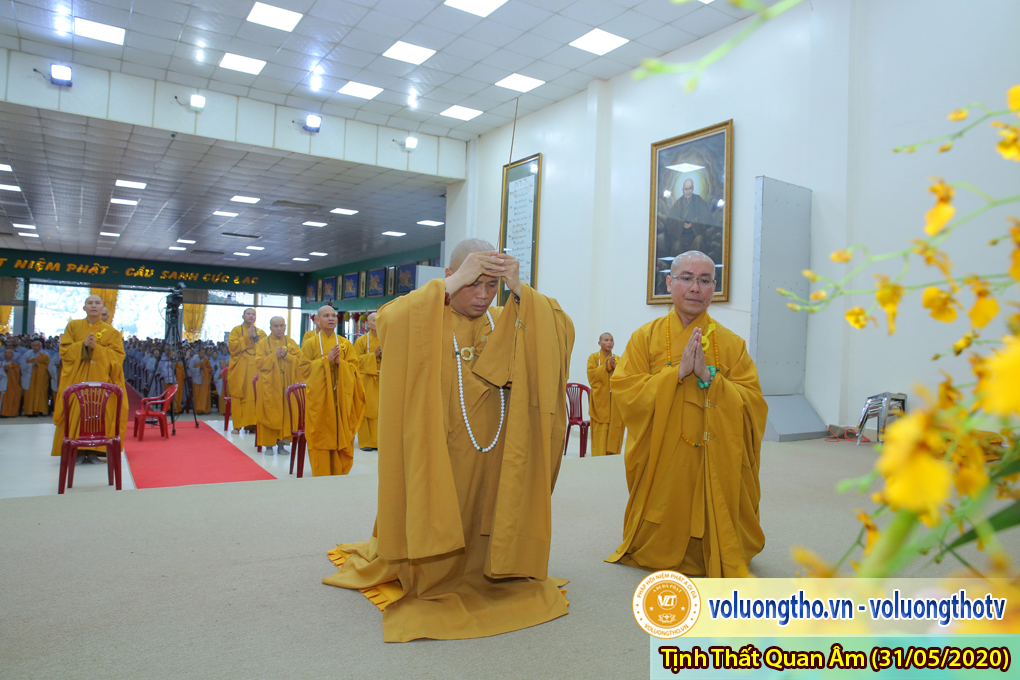 hinh-anh-cong-tu-chu-nhat-ngay-31-05-2020-chua-quan-the-am-duc-trong-lam-dong-27.jpg