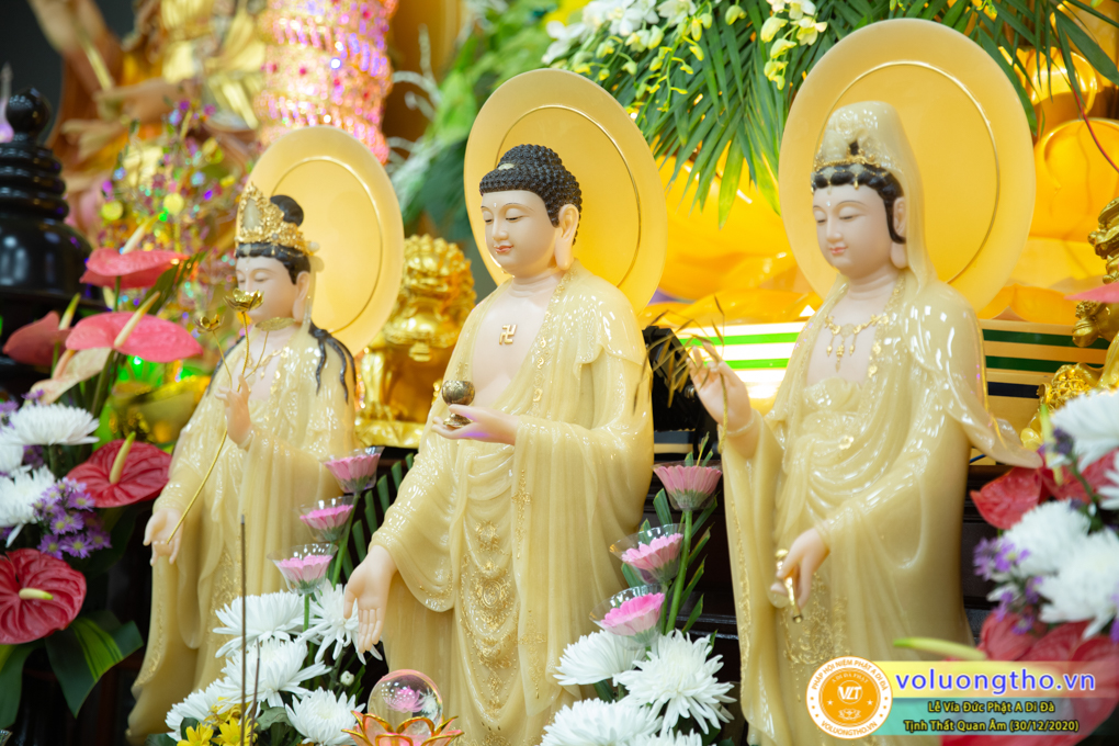 hinh-anh-cong-tu-le-via-duc-phat-a-di-da-ngay-30-12-2020-chua-quan-the-am-duc-trong-lam-dong-16.jpg