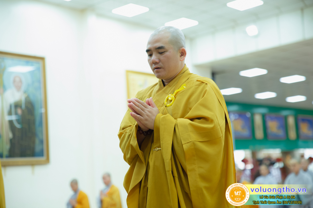 hinh-anh-cong-tu-le-via-duc-phat-a-di-da-ngay-30-12-2020-chua-quan-the-am-duc-trong-lam-dong-23.jpg