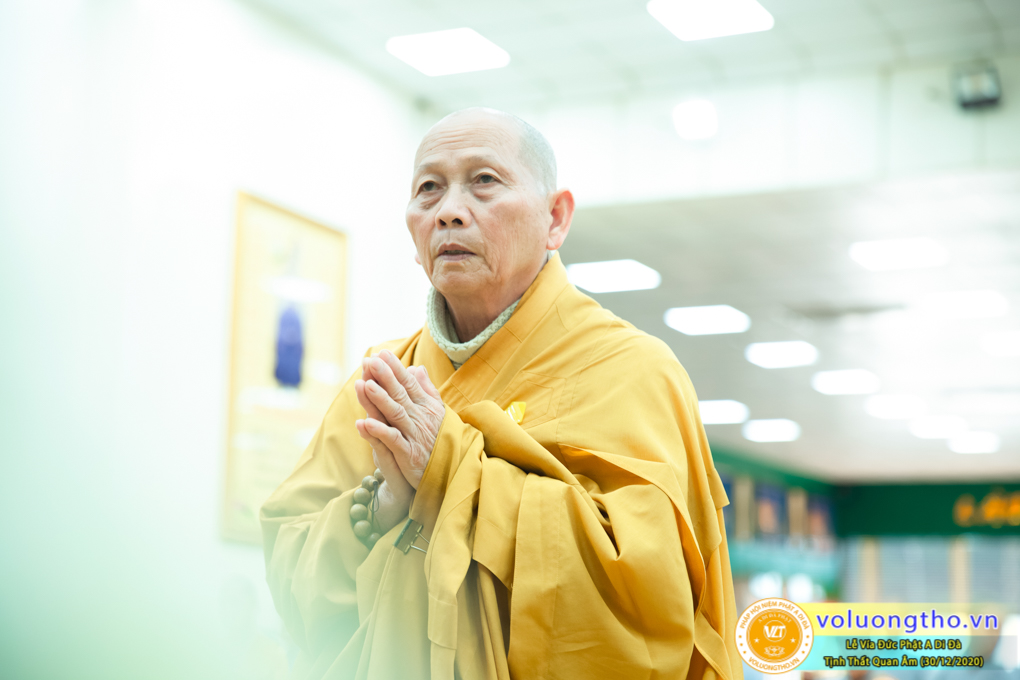 hinh-anh-cong-tu-le-via-duc-phat-a-di-da-ngay-30-12-2020-chua-quan-the-am-duc-trong-lam-dong-24.jpg