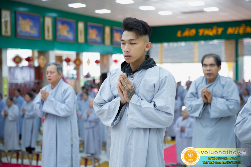 hinh-anh-cong-tu-le-via-duc-phat-a-di-da-ngay-30-12-2020-chua-quan-the-am-duc-trong-lam-dong-25.jpg