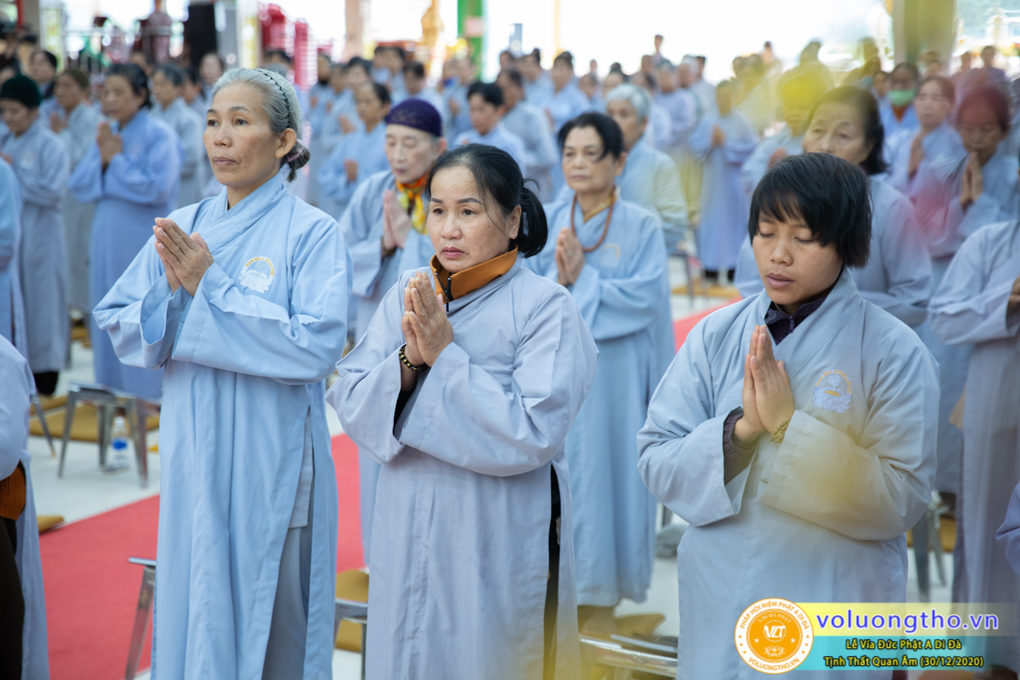 hinh-anh-cong-tu-le-via-duc-phat-a-di-da-ngay-30-12-2020-chua-quan-the-am-duc-trong-lam-dong-26.jpg