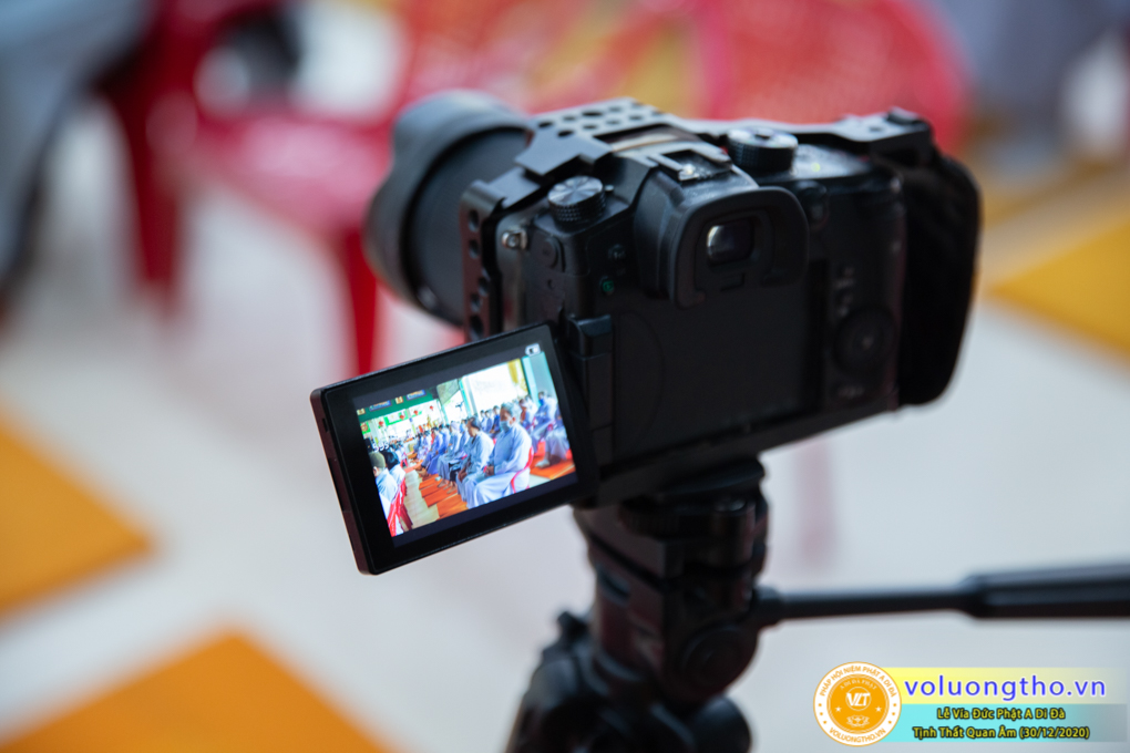 hinh-anh-cong-tu-le-via-duc-phat-a-di-da-ngay-30-12-2020-chua-quan-the-am-duc-trong-lam-dong-31.jpg