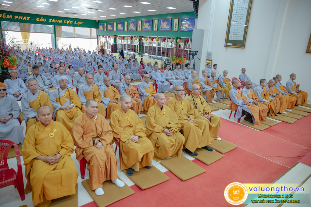 hinh-anh-cong-tu-le-via-duc-phat-a-di-da-ngay-30-12-2020-chua-quan-the-am-duc-trong-lam-dong-35.jpg