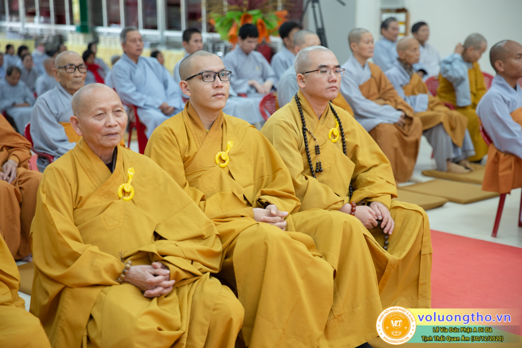 hinh-anh-cong-tu-le-via-duc-phat-a-di-da-ngay-30-12-2020-chua-quan-the-am-duc-trong-lam-dong-36.jpg