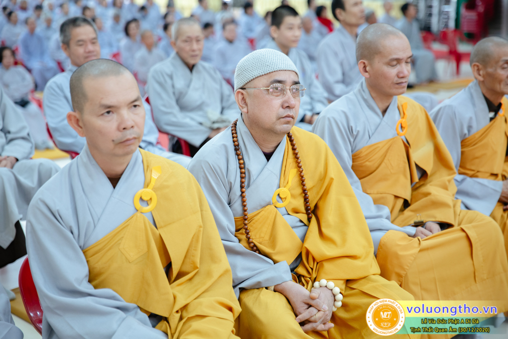 hinh-anh-cong-tu-le-via-duc-phat-a-di-da-ngay-30-12-2020-chua-quan-the-am-duc-trong-lam-dong-37.jpg